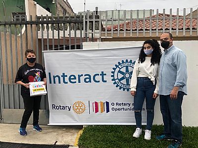 DOAÇÃO DE LIVROS PARA MAGIA SOLIDÁRIA JUNTO COM INTERACT E ROTARY CURITIBÃO